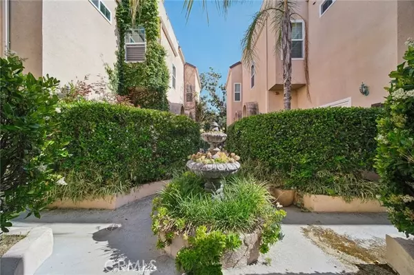 Toluca Lake (los Angeles), CA 91602,10659 Bloomfield Street