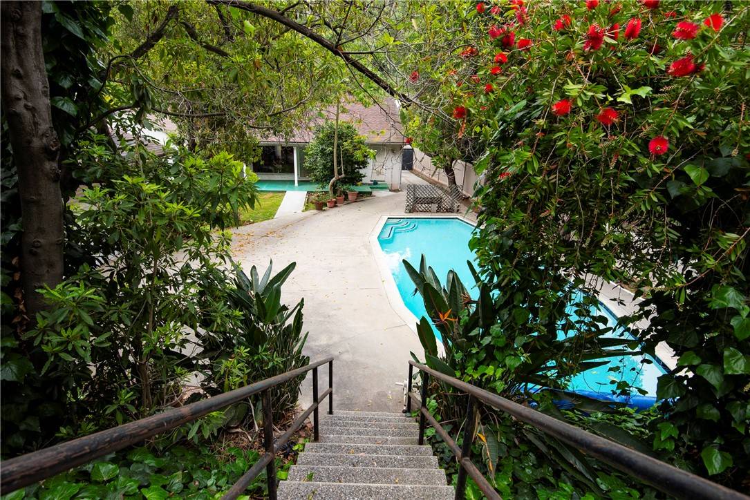Los Angeles, CA 90077,1731 Roscomare Road