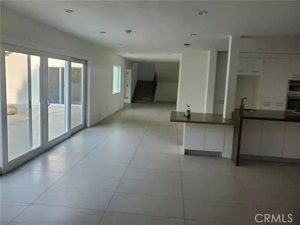 Woodland Hills (los Angeles), CA 91367,23041 Erwin Street