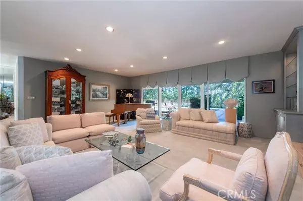 Encino (los Angeles), CA 91436,16303 Meadowridge Road