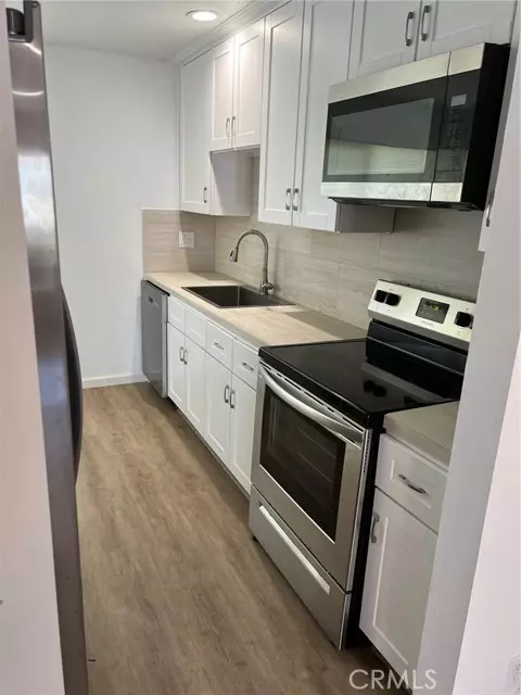 Port Hueneme, CA 93041,165 W Fiesta green