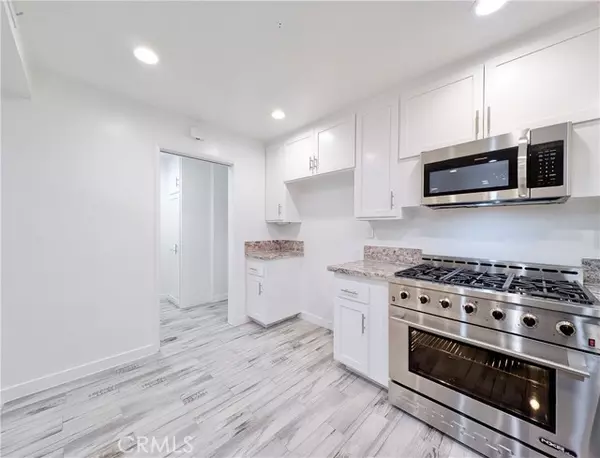 Granada Hills (los Angeles), CA 91344,12319 Woodley Avenue