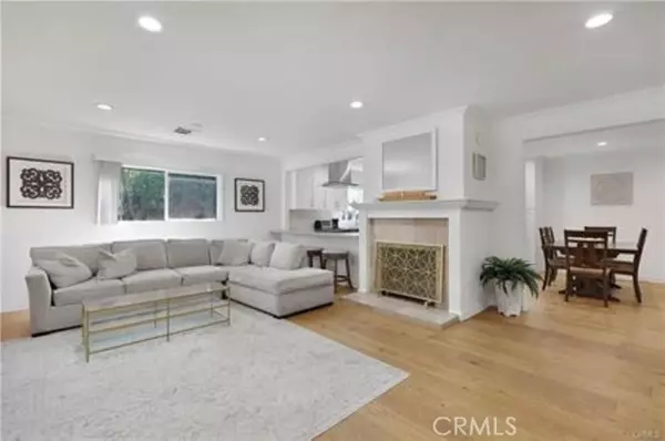 22335 Kittridge Street, Woodland Hills (los Angeles), CA 91303