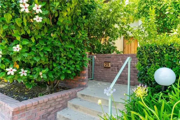 18759 Hatteras Street #25, Tarzana (los Angeles), CA 91356