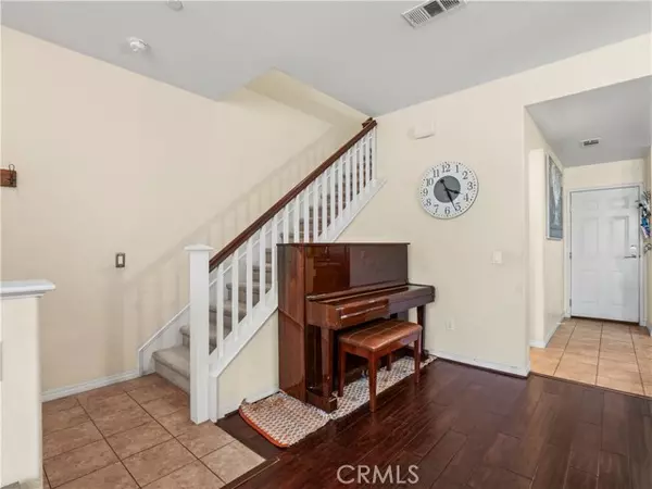 Valencia (santa Clarita), CA 91354,24496 Marzal Street