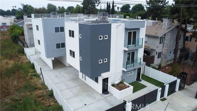 Los Angeles, CA 91406,6843 N Haskell Ave #2