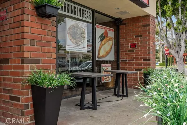 Granada Hills (los Angeles), CA 91344,17826 Chatsworth Street