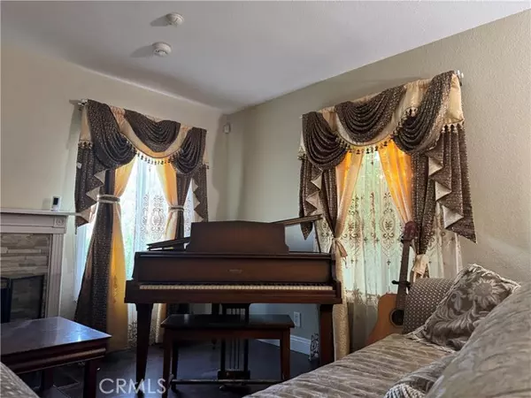 Reseda (los Angeles), CA 91335,19549 Schoolcraft Street