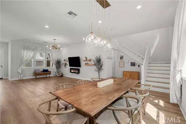Valencia (santa Clarita), CA 91381,27010 Declaration Road