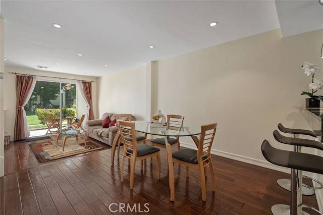 Calabasas, CA 91302,5622 Las Virgenes Road #12