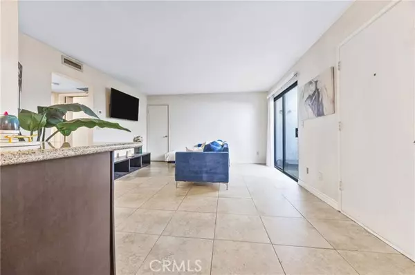 North Hills (los Angeles), CA 91343,9038 Orion Avenue #107