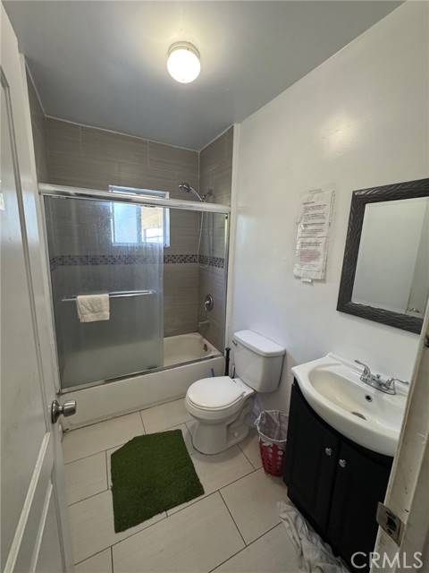 Reseda (los Angeles), CA 91335,7518 Beckford Avenue