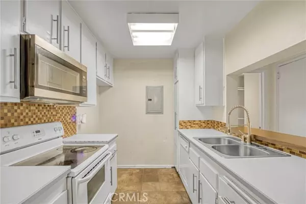 Encino (los Angeles), CA 91316,5460 White Oak Avenue #F105