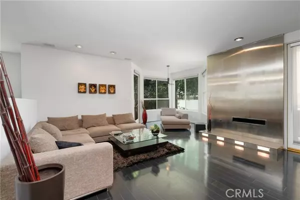 Studio City (los Angeles), CA 91604,12841 Bloomfield Street #103