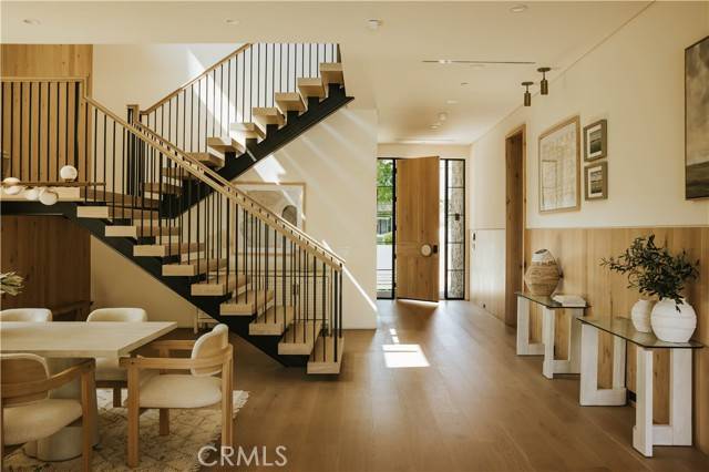 Valley Village, CA 91602,11556 Blix Street
