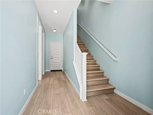 Valencia (santa Clarita), CA 91381,27148 Valley Oak Place