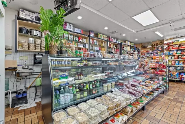 Burbank, CA 91502,906 S Gkenoaks Boulevard