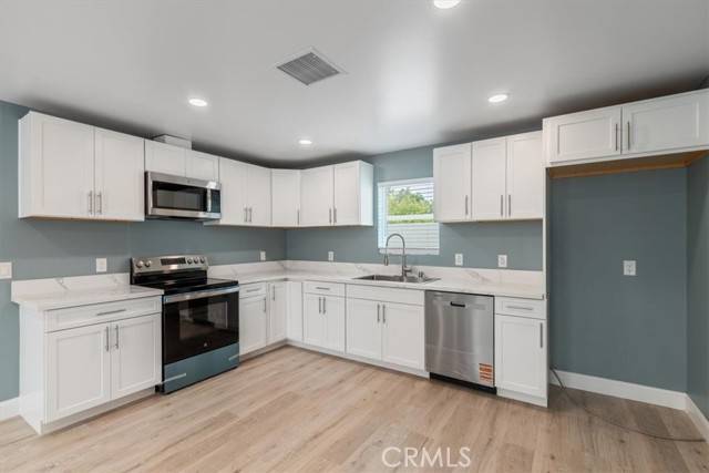 13027 N Herrick Avenue, Sylmar (los Angeles), CA 91342