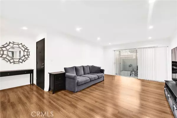 Valencia (santa Clarita), CA 91355,24431 Trevino Drive #V1