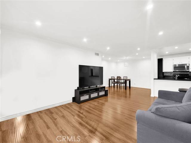 Valencia (santa Clarita), CA 91355,24431 Trevino Drive #V1