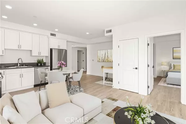 North Hollywood (los Angeles), CA 91606,11714 Archwood Street #306