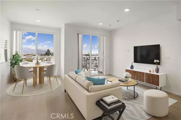 North Hollywood (los Angeles), CA 91606,11714 Archwood Street #308