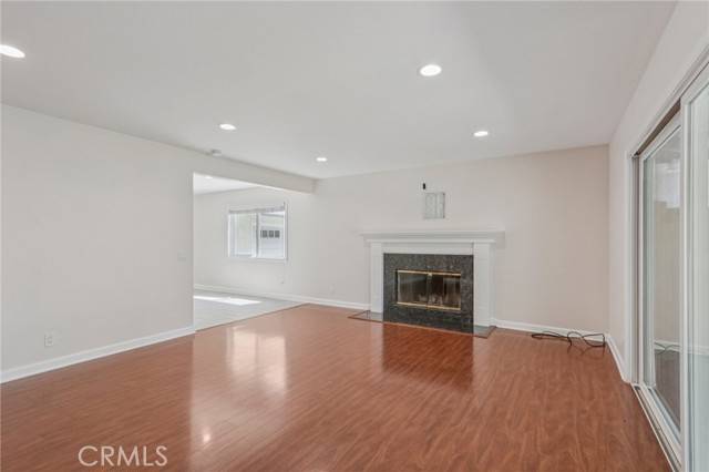 Northridge (los Angeles), CA 91325,17148 Stare Street