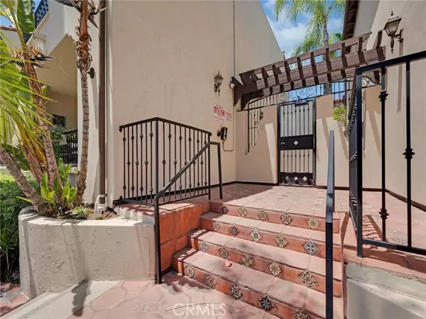 5753 White Oak Avenue #3,  Encino (los Angeles),  CA 91316