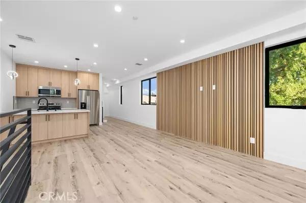 14525 Weddington Street, Sherman Oaks, CA 91411
