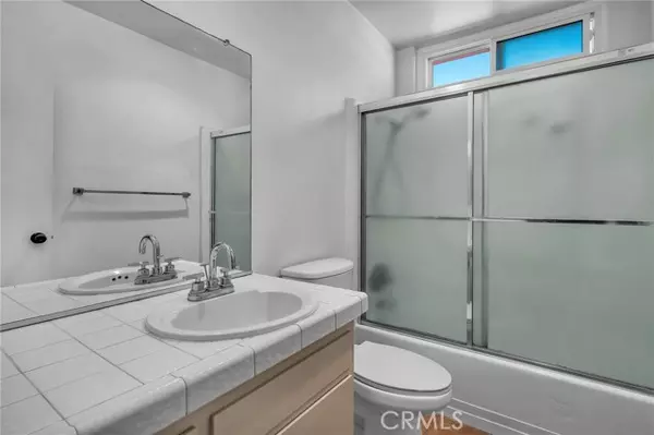 Encino (los Angeles), CA 91316,5414 Newcastle Avenue #49