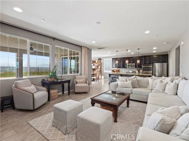 Valencia (santa Clarita), CA 91354,28826 N West Hills Drive