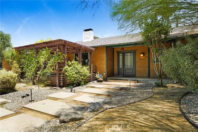 19201 Santa Rita Street, Tarzana (los Angeles), CA 91356