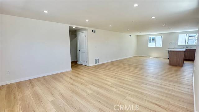 North Hollywood (los Angeles), CA 91605,7728 Laurel Canyon Boulevard