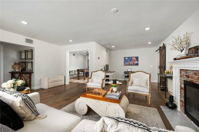Tarzana (los Angeles), CA 91356,5337 Topeka Drive