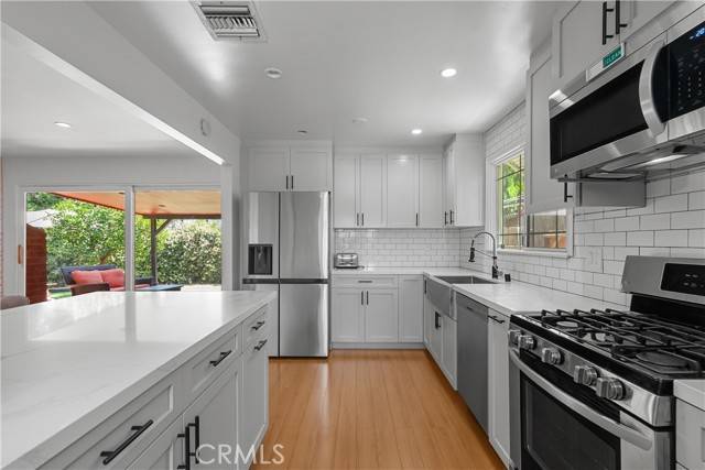 Granada Hills (los Angeles), CA 91344,17172 Lahey Street