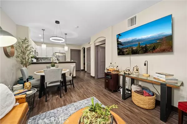 Valencia (santa Clarita), CA 91355,24545 Town Center Drive #5201