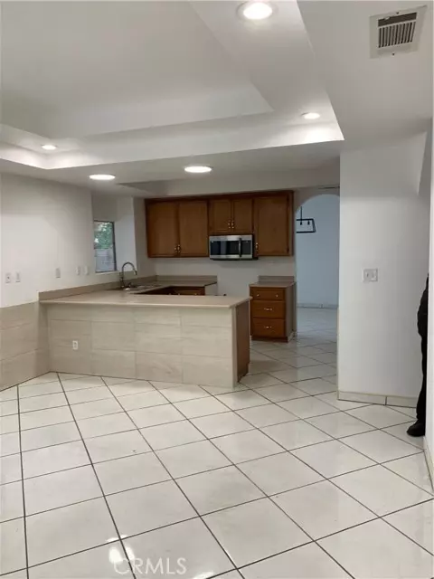 Panorama City (los Angeles), CA 91402,8242 Ventura Canyon Avenue