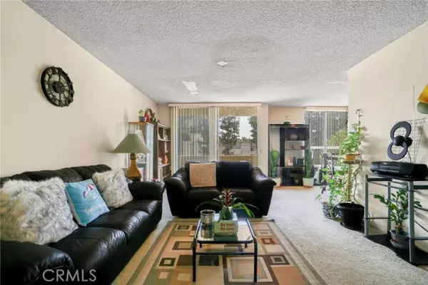 Van Nuys (los Angeles), CA 91405,13903 Sherman Way #8