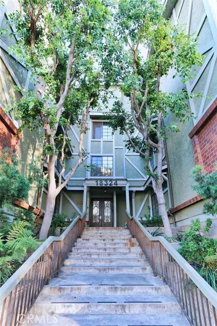 18324 Clark Street #205, Tarzana (los Angeles), CA 91356