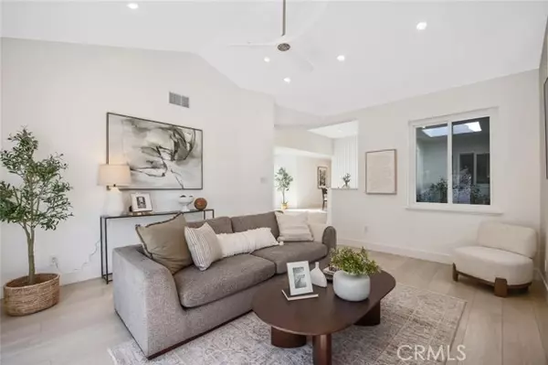 Valencia (santa Clarita), CA 91355,26210 Paolino Place