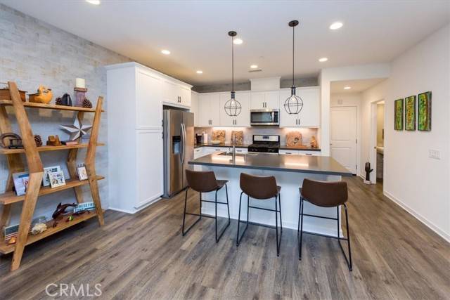 Valencia (santa Clarita), CA 91354,28606 Jardineras Drive