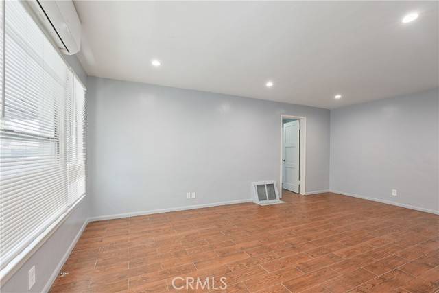 North Hollywood (los Angeles), CA 91601,5334 Cleon Avenue #1