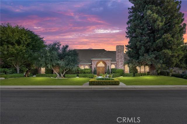8905 Saint Cloud Lane, Bakersfield, CA 93311