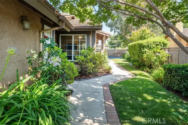 Valencia (santa Clarita), CA 91355,25808 El Gato Place