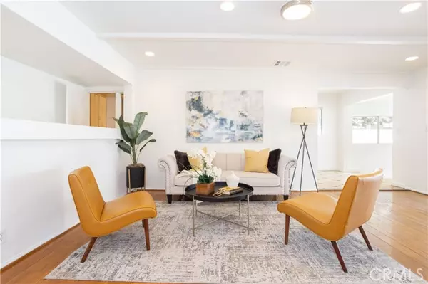 North Hollywood (los Angeles), CA 91605,12715 Hart St