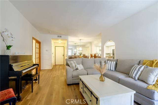 Encino (los Angeles), CA 91316,5534 Encino Avenue #211