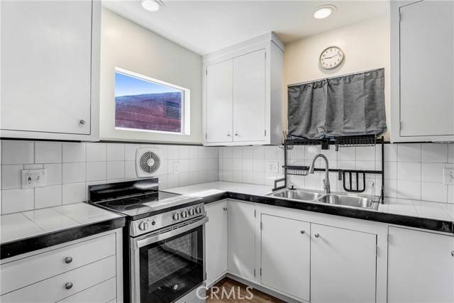 Granada Hills (los Angeles), CA 91344,10918 White Oak Avenue