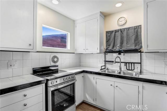 Granada Hills (los Angeles), CA 91344,10918 White Oak Avenue