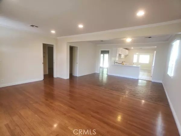 Woodland Hills (los Angeles), CA 91367,22727 Mariano Street
