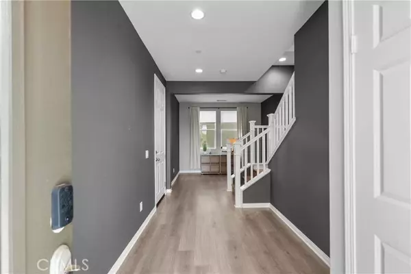 Valencia (santa Clarita), CA 91381,27422 Pioneer Court